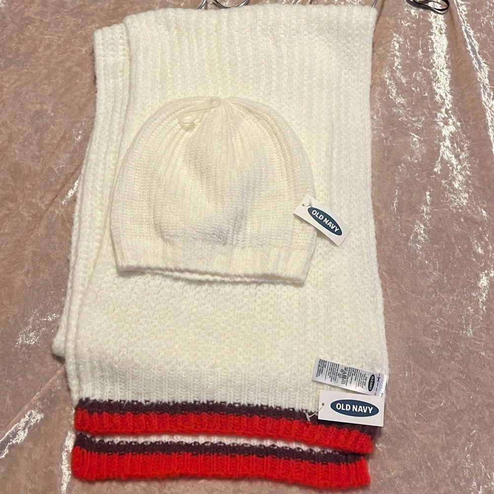Old Navy Scarf and Hat (One Size)